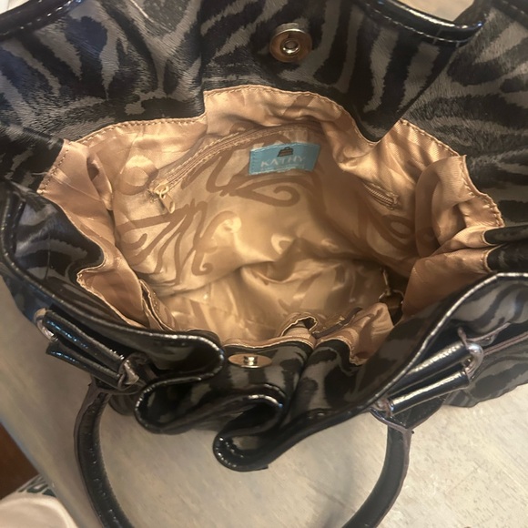 Kathy Van Zeeland Black Shoulder Bag with Zebra Print - Picture 3 of 3